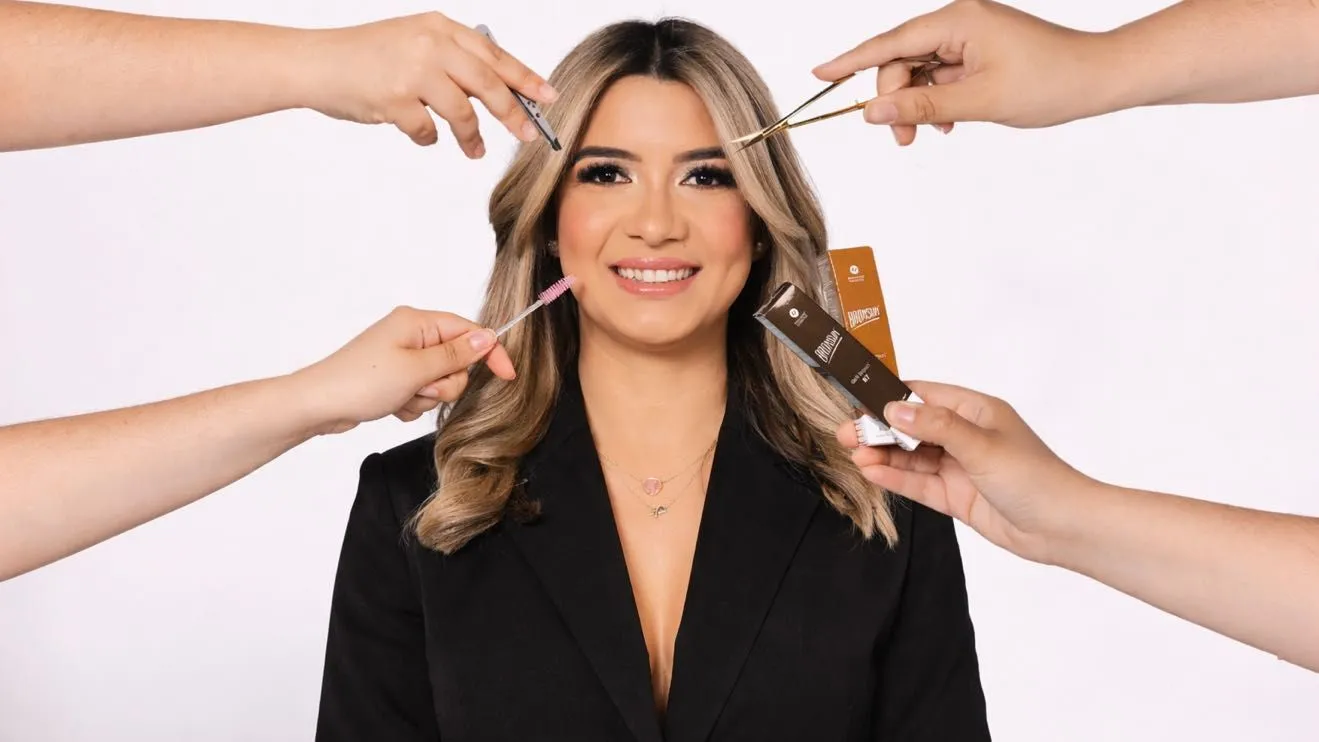 Aura Suárez, lash and brow artist
